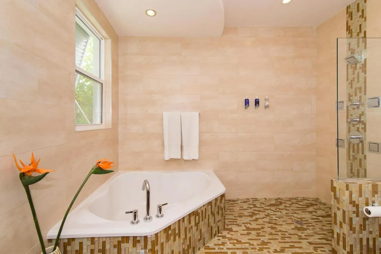 Papaya Cottage - Micro-Resort In West Bay